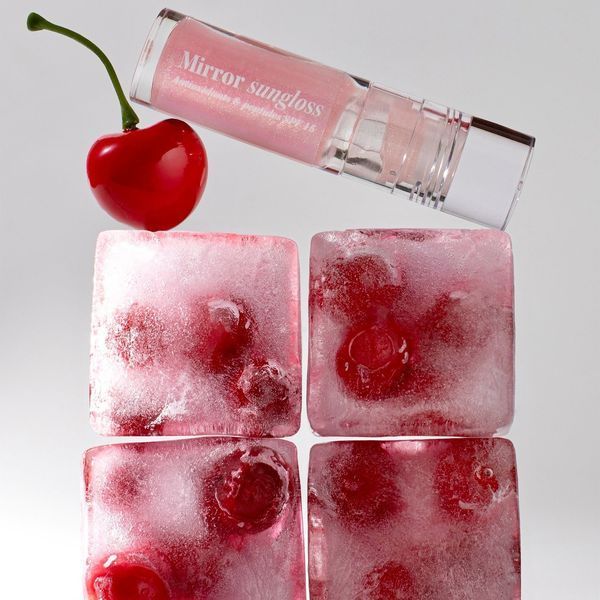 Сонцезахисний блиск для губ Hugs Mirror Sungloss Antioxidants & Peptides Heated Cherry SPF 20+ PA++, 5.5 мл 239743 фото