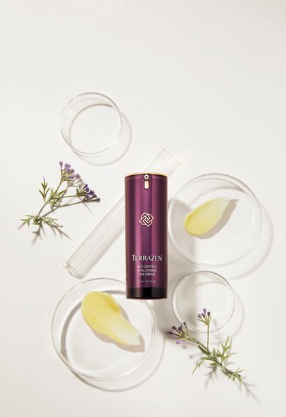Омолоджуючий крем проти зморшок навколо очей TERRAZEN Age Control Vital Energy Eye Cream 17 мл 8809263868165 фото
