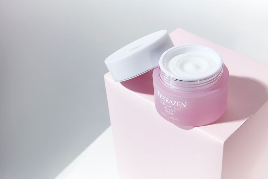 Захиcний крем для чутливої шкіри обличчя | Terrazen Blemish Relax Barrier Cream, 50ml 8809263868127 фото